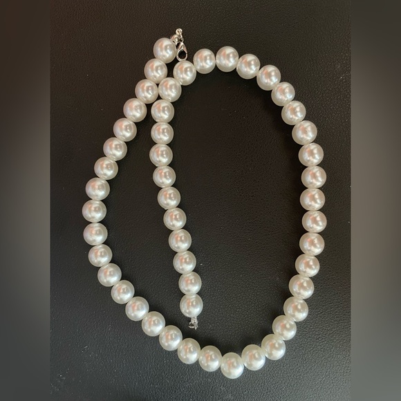 Pearl Necklace - Picture 1 of 2